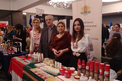 Посолството в Грузия се включи в ежегодния благотворителен Коледен базар в Тбилиси